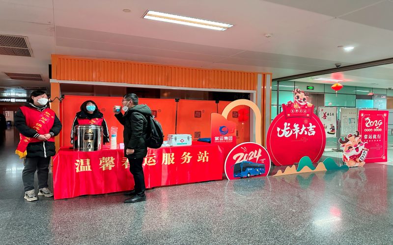 平靜的旅途中，熟悉的溫馨依舊 ——春運(yùn)路上的暖心服務(wù)